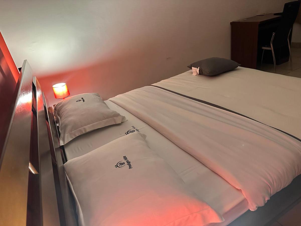 Prodiges Hotel Yaoundé Buitenkant foto