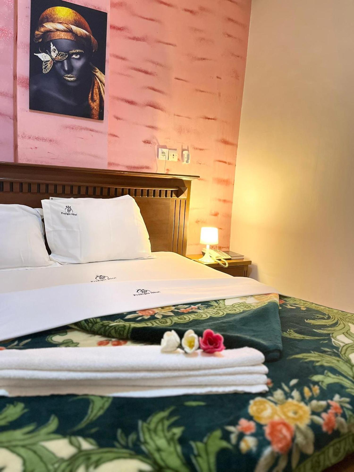 Prodiges Hotel Yaoundé Buitenkant foto
